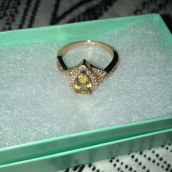 Rose gold with Simulated Morganite & Diamonds Ring - Picture 3 of 4